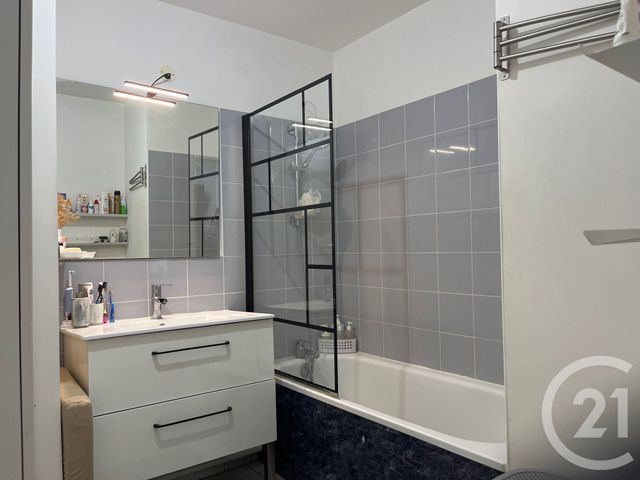 Afficher la photo en grand Appartement F4 à vendre - 4 pièces - 76.91 m2 - LE BLANC MESNIL - 93 - ILE-DE-FRANCE - Century 21 Pierrimo