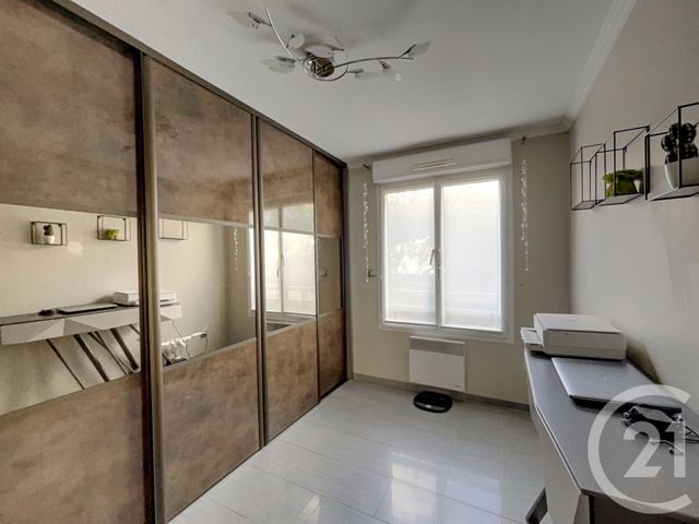 Appartement F5 à vendre - 5 pièces - 80.17 m2 - DRANCY - 93 - ILE-DE-FRANCE - Century 21 Pierrimo