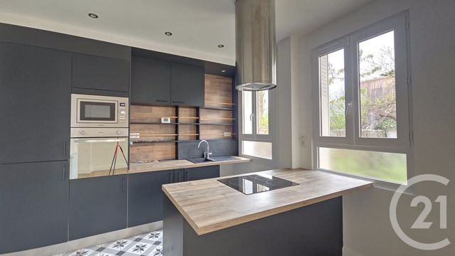 Appartement F5 à vendre - 5 pièces - 84.75 m2 - LE BOURGET - 93 - ILE-DE-FRANCE - Century 21 Pierrimo