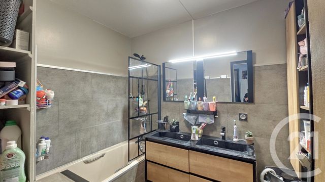 Appartement F4 à vendre - 4 pièces - 77.17 m2 - DRANCY - 93 - ILE-DE-FRANCE - Century 21 Pierrimo